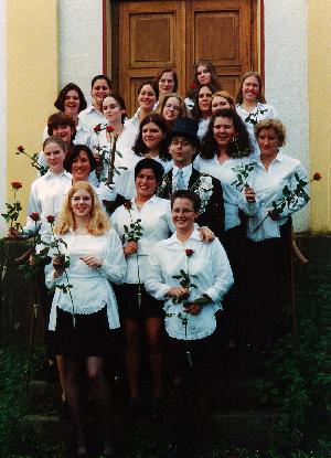 2000 König: Gregor Winand von links nach rechts und von hinten nach vorne: Jennifer Binzenbach / Sabine Sprinkmeier, Sabrina Schmidt / Steffi Krämer, Verena Bender, Rebekka Dünker / Anja Knieps, Sarah Assenmacher, Regina Schwarz, Kerstin Bender / Diana Debus, Nena Fuchs, Claudia Winand, Sandra Werner / Christiane Simons / Michaela Meyer / Viola Botter / Christina Lanzerath, Sonja Jüris Foto: Dominik Knieps