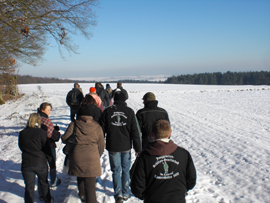 20090110 Winterwanderung 03 Die Winterlandschaft erstreckt sich über die Felder zwischen Holzweiler und Lantershofen. Foto: JSG Lantershofen