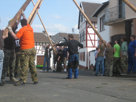 20090425 Maibaum 05 Foto: JSG Lantershofen