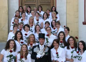 2010 König: Andreas A. von links nach rechts und von hinten nach vorne: Melissa Schneider, Viola Röser, Verena Uhl, Anna Röser, Anne Simons, Ivonne Ulrich, Maike Haberkorn / Anja Schüttler, Eva Schaaf, Sarah Dünker,Judith Bendel, Sophia Ropertz, Anna Zober / Alina Ahrend, Carina Briel / Anna-Lena Großgarten, Ina Scholl, Nathalie Harst, Yvonne Großgarten, Stefanie Doll, Jasmin Entrup, Tanja Lindenau / Anna-Maria Schütz, Sarah Koll, Laura Hess, Franziska Schütz, Anja Knieps / Theresa Harst, Céline Weising, Eva Koll, Eva-Maria Kappen, Julia Binzenbach Foto: Thomas Schaaf