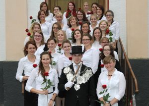 2014 König: Benedikt Queckenberg von links nach rechts und von hinten nach vorne: Theresa Harst, Hannah Scholl, Nathalie Franzen / Sophia Ropertz, Melissa Schneider, Miriam Weltken / Anna-Lena Großgarten, Alina Ahrend, Anja Schüttler, Sarina Weltken / Annika Ahrend-Assenmacher, Kim Dahlmeier / Antonia Schwarz, Verena Fuchs, Alyssa Alfter, Antje Grellmann / Tamara Klein, Louisa Mühle, Elisa Lypken, Yvonne Großgarten / Carina Moitz, Judith Bendel, Nadine Schnarkowski / Anna-Maria Schütz, Theresa Philipp, Franziska Gerhard / Franziska Schütz, Ina Scholl Foto: Thomas Schaaf