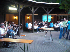 Spenderabend 2 2009 01 Schauplatz war wieder die Lambertushütte. Foto: JSG Lantershofen