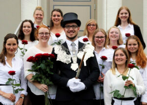 Brötchesmädchen 2019: König: Markus Fabritius Brötchesmädchen von links nach rechts und von hinten nach vorne: Carina Schopp / Sina Bünder, x Fuchs / Franziska Gerhard, Nathalie Franzen / Hannah Scholl / Franziska Schütz, Victoria Bonesteel, Tamara Klein, Lisa Offergeld / Annika Ahrend-Assenmacher Foto: Thomas Schaaf