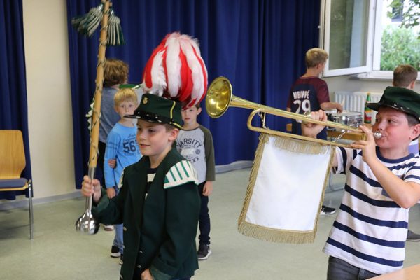 Schnuppertag2019 02 Auch Uniformen konnten Probe getragen werden. Foto: Thomas Schaaf