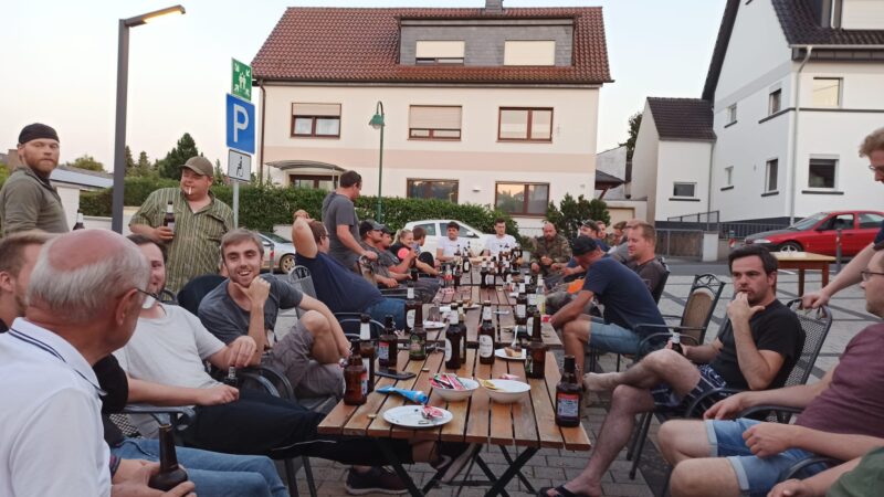 Helfer am Winzerverein Nach getaner Arbeit am Winzerverein.