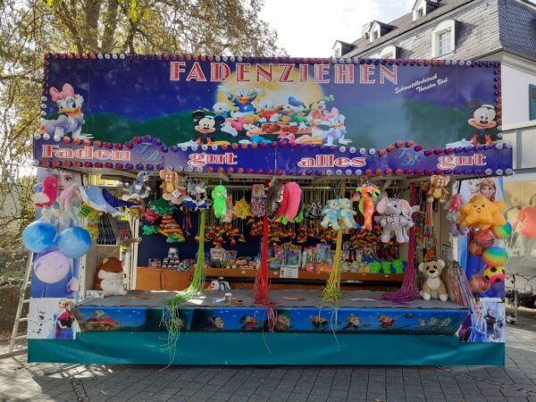 Schausteller Fädenziehen