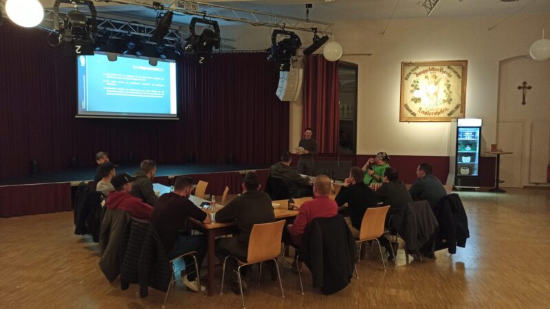 Gruendungtambourcorps21 02 Die vorbereitete Satzung wurde vorgestellt, diskutiert und angepasst. Foto: Roman Kappen